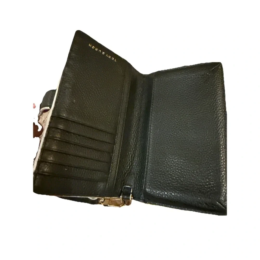 Tory Burch Fret-T wallet Wrislet on a Black & White Lace Cut Out Zip Around